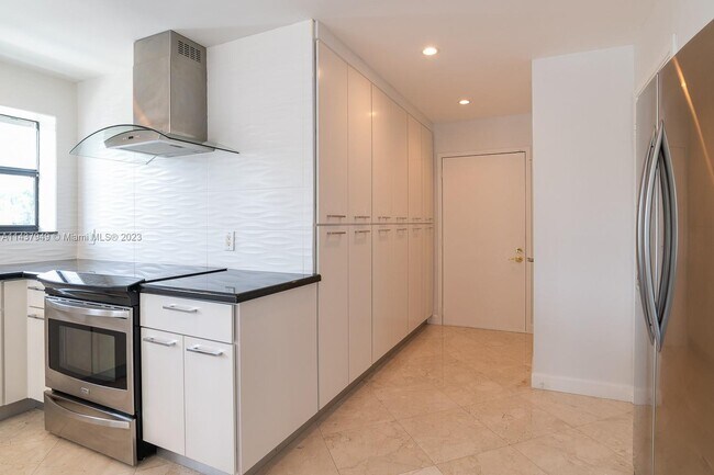 Building Photo - 76 Isle of Venice Dr