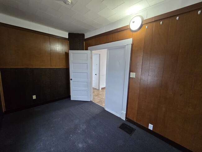 Building Photo - 1017 19th St SE