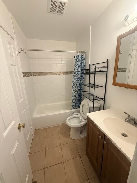 Building Photo - 42 Tanglewood Ct