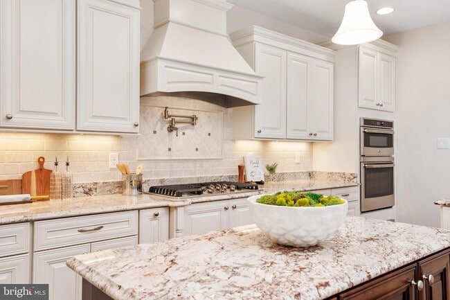 Building Photo - 1576 Bay Head Rd