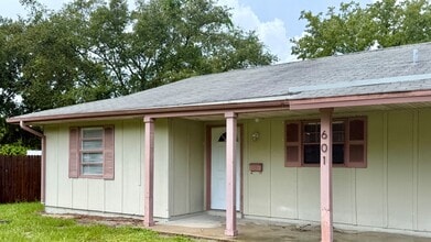 Building Photo - 601-602 Soldier Sq