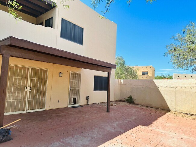 Building Photo - Beautiful Santa Fe Home on Large Corner Lot!