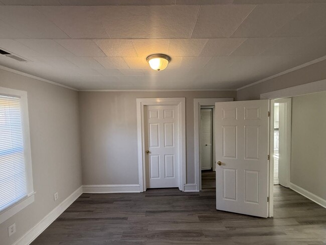 Building Photo - Three bedroom, 1 bath house in Graham