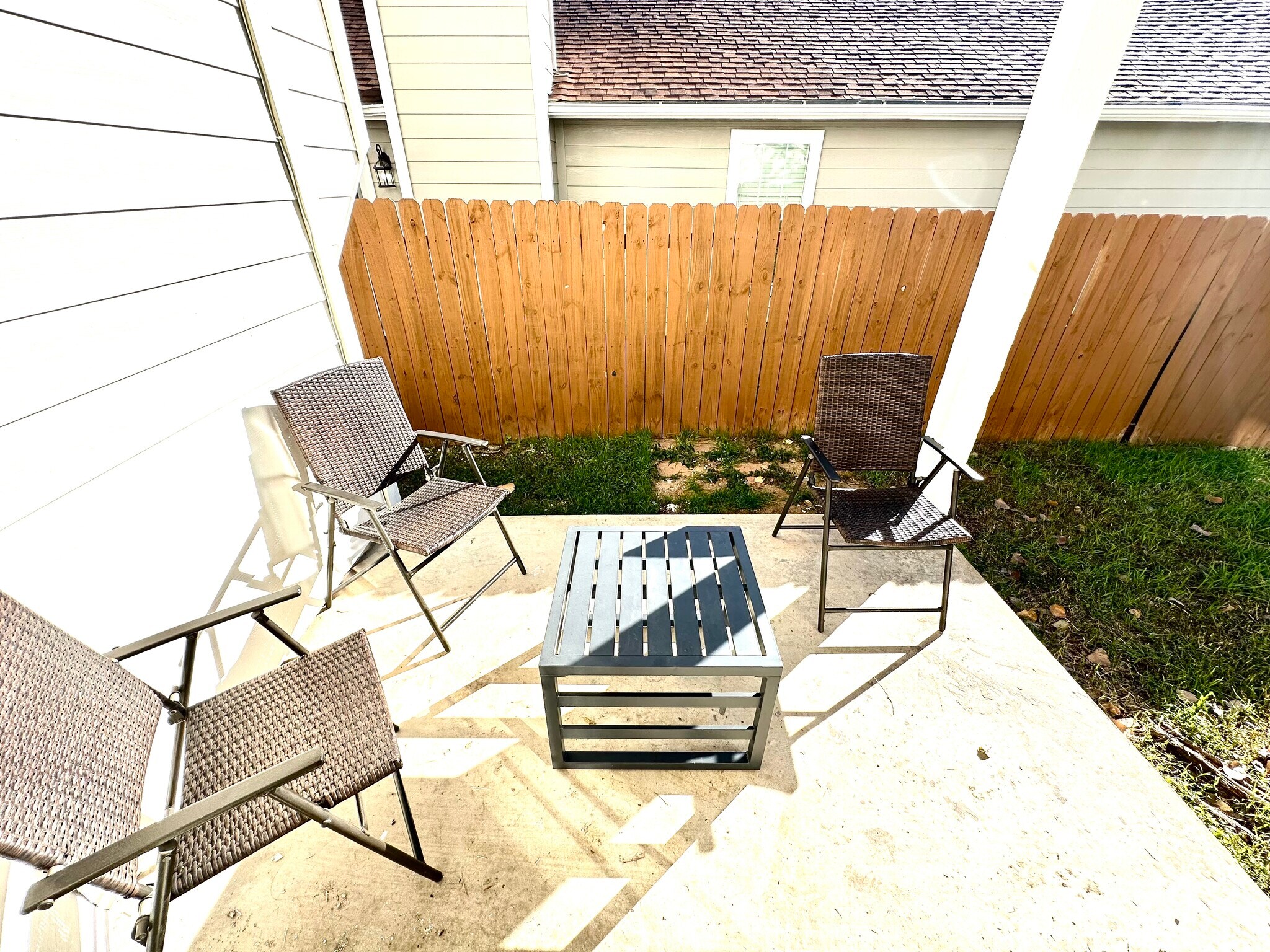 Building Photo - 2623 Gwendolyn Ln