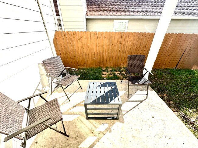 Building Photo - 2623 Gwendolyn Ln