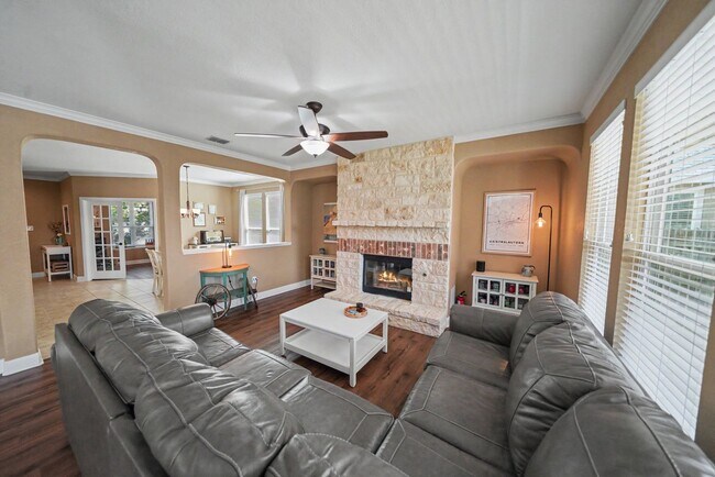 Building Photo - Exquisite 3-bedroom, 2.5-bathroom off 1604 and Culebra Road - Realtor Commission: $500