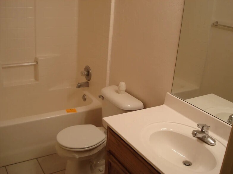 Building Photo - 413 Pinehurst drive