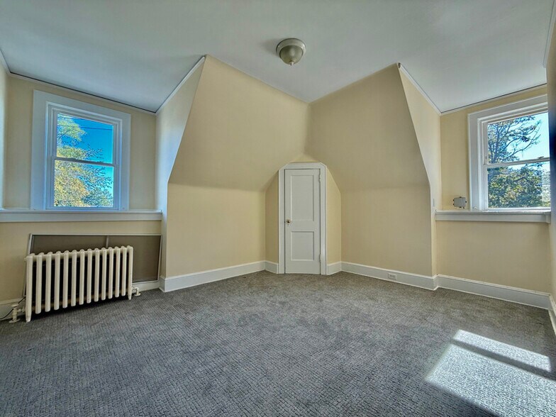 Building Photo - 57 Maple Ave