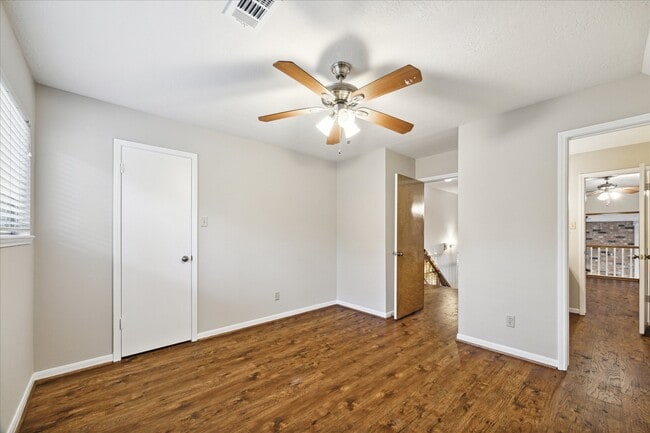 Building Photo - 4 Falling Star Rd