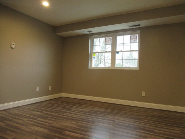 Building Photo - Updated 1 Bedroom Condo - Reisterstown!