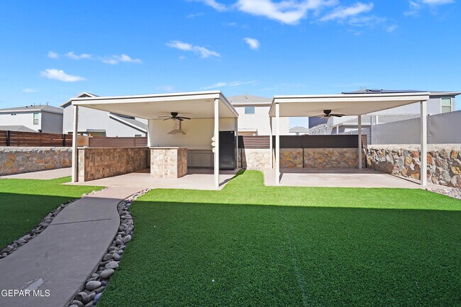 Building Photo - 12265 Desert Pine Ave