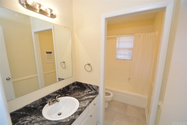 Building Photo - 9600 Cerelle Dr