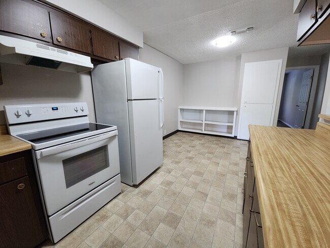 Building Photo - 55 Mina Ave