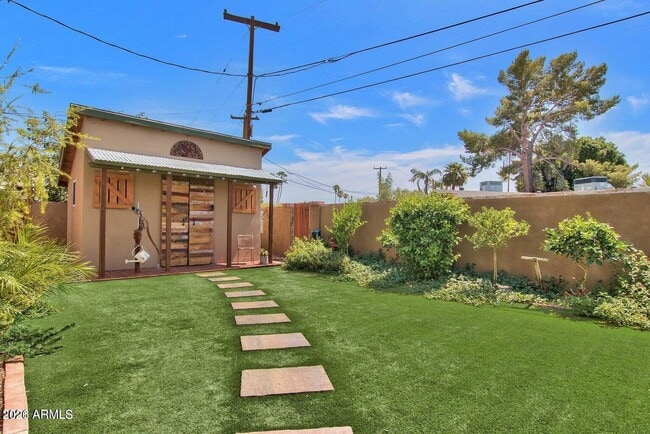 Building Photo - 6621 E 4th St