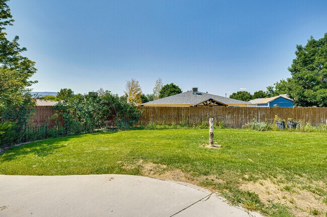 Building Photo - 367 N Lake Ct