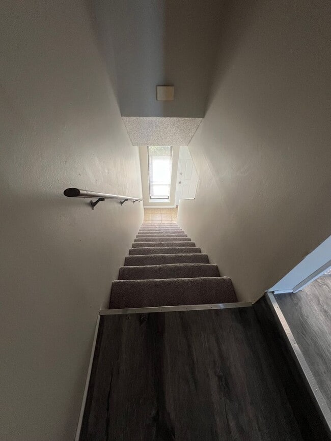 Building Photo - WATERFRONT CONDO IN LAKE PARK