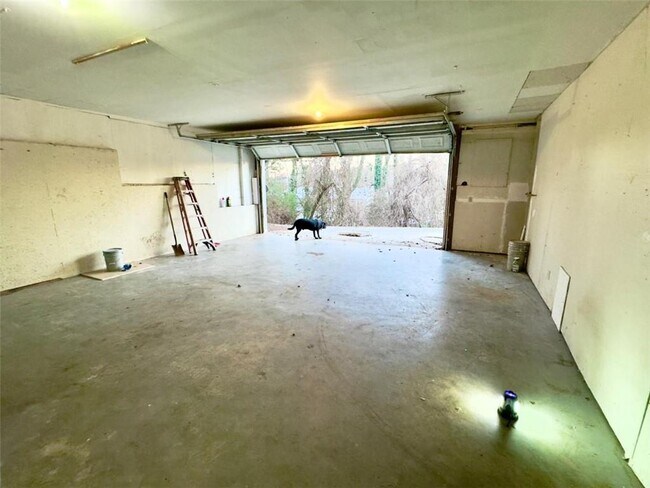 Building Photo - 2020 Driftwood Cir