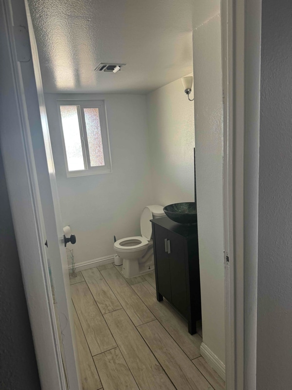 Building Photo - 580 Chelsea Dr