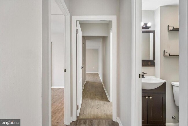 Building Photo - 400 Glendale Rd