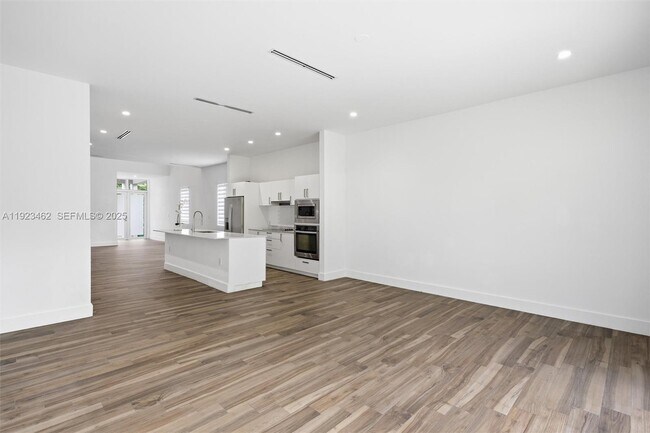 Building Photo - 2852 SW 32nd Ct