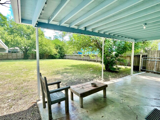 Building Photo - South Central Cottage in Austin