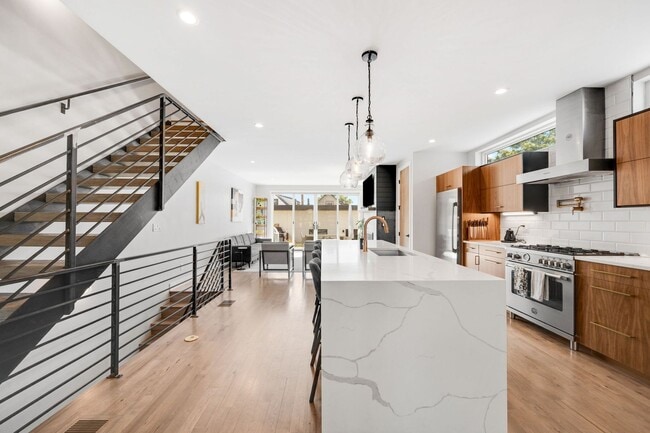 Building Photo - Luxury 4BD, 5BA Duplex in LoHi with Covered Rooftop Deck