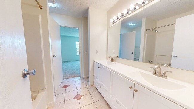 Building Photo - 4652 Shalers Dr