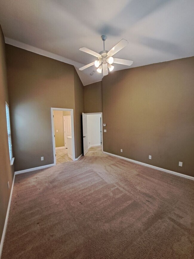 Building Photo - Gorgeous Fresno Residence with Premium Fin...