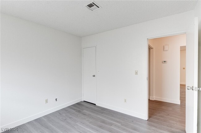 Building Photo - 312 E Tonopah Ave