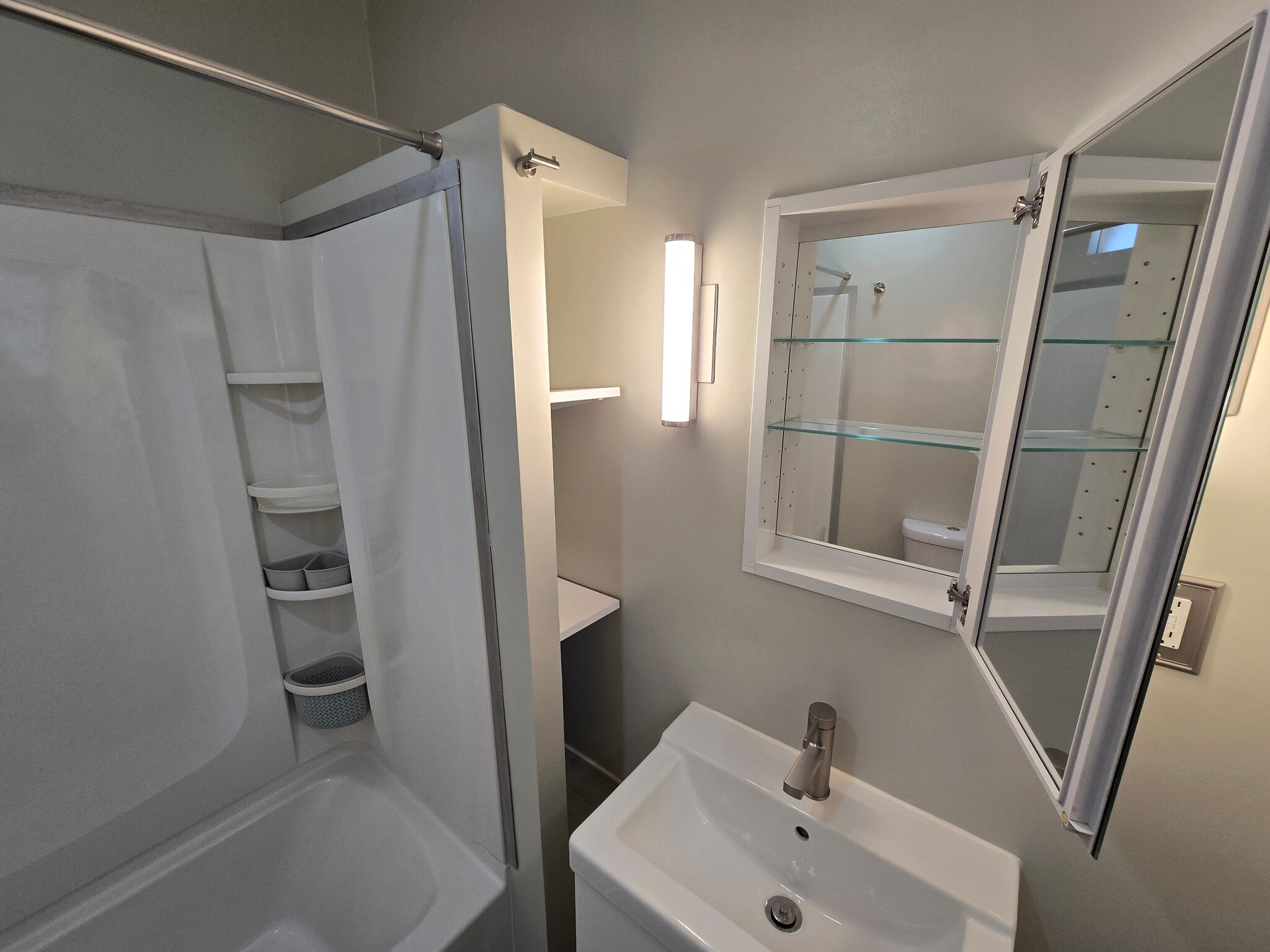 apt 2 bath - 1019 Widdicomb Ave NW