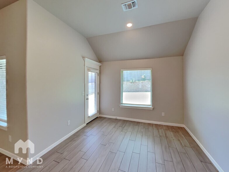 Building Photo - 5401 Riverrun Ct