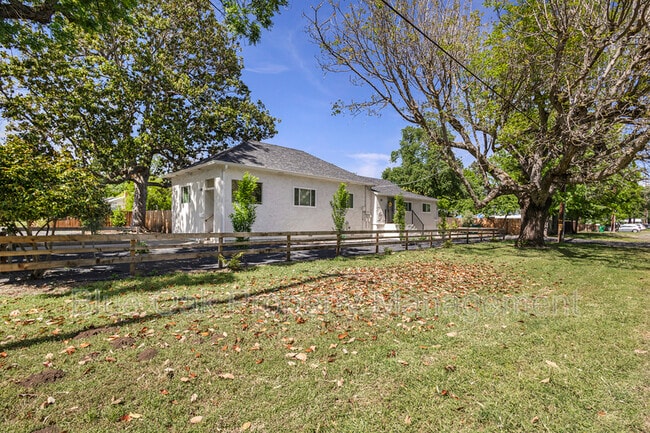 Building Photo - 1702 Laburnum Ave