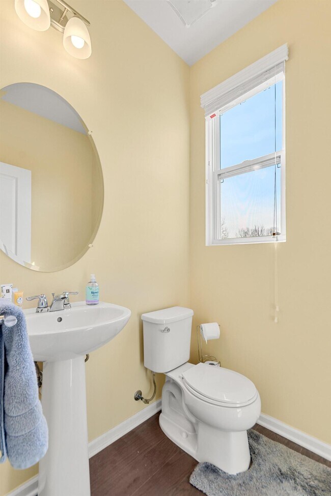 Building Photo - 2136 Wiltshire Dr