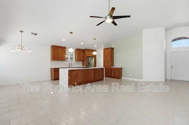 Building Photo - 507 W Nopal Ave