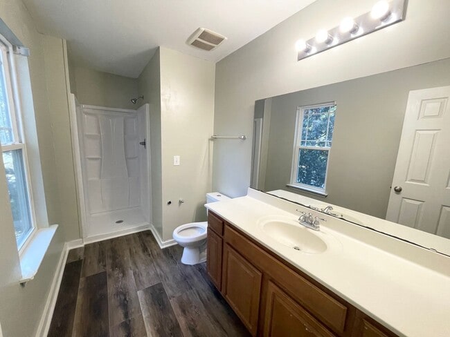 Building Photo - Large Home in Great Location close to USC