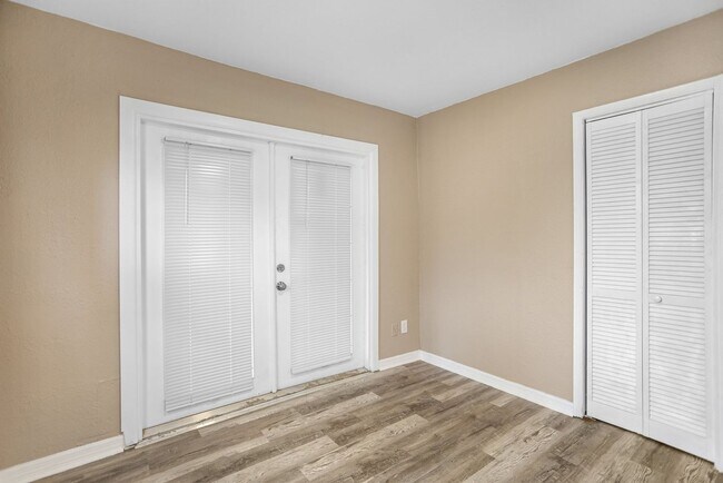 Building Photo - 2 bedroom 1 bath with porch