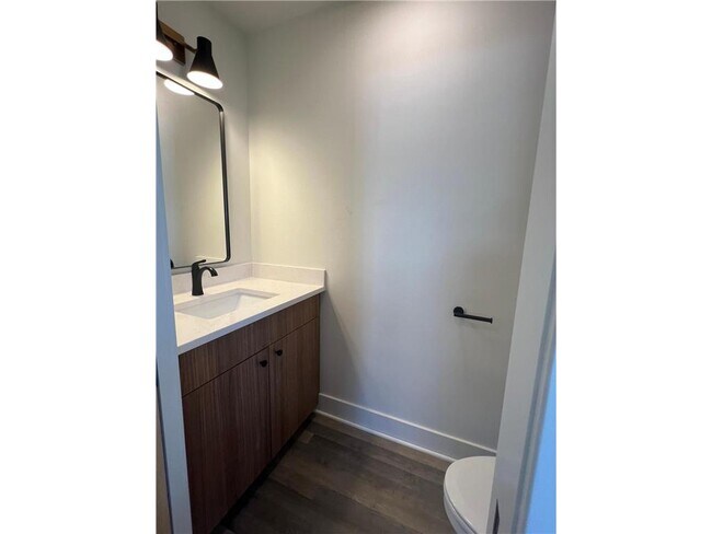 Building Photo - 131 W 46th St