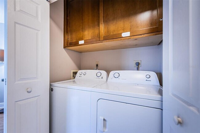 Building Photo - 6020 Bahia Del Mar Cir N