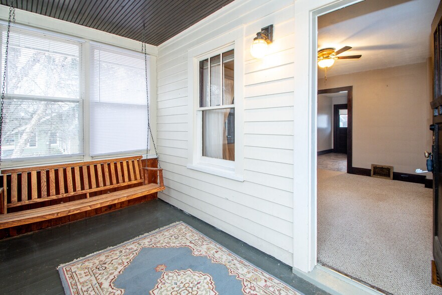 Building Photo - 1127 E Corrington Ave