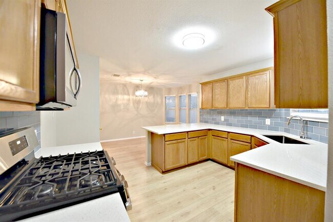 Building Photo - 610 Sparkling Brook Ln