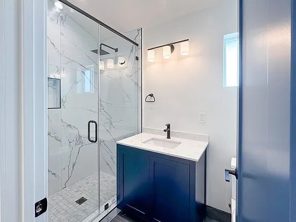 Building Photo - This newly remodeled 1-bedroom, 1-bathroom...