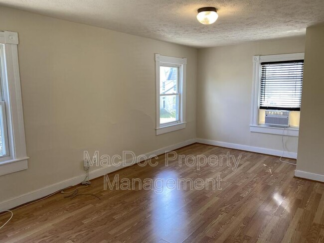 Building Photo - 806 Weedon St