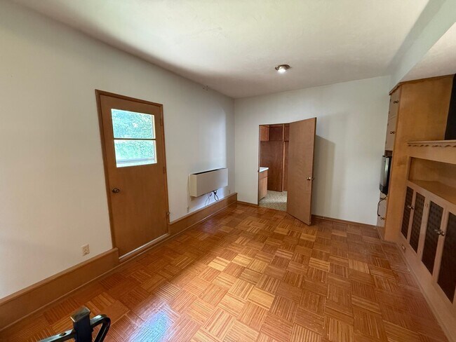 Building Photo - Bright & Beautiful 3-Bedroom Beaverton Home with A/C, Washer & Dryer, and Tons of Storage!