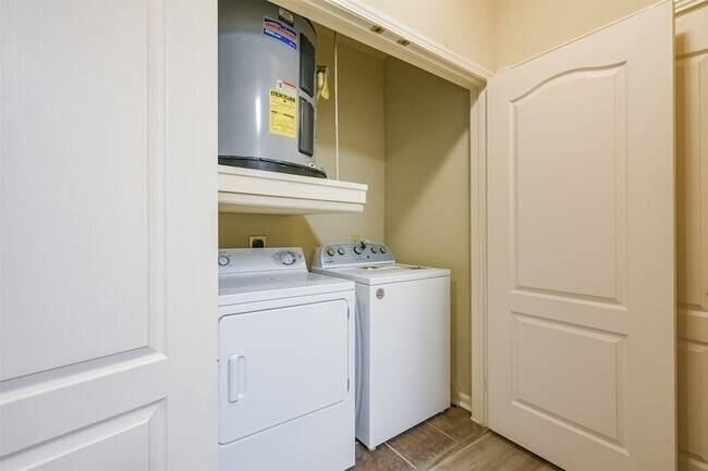 Building Photo - 1711 Old Spanish Trl