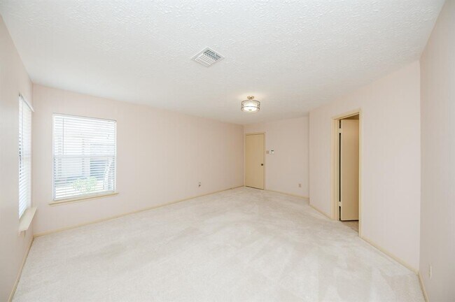 Building Photo - 13211 Rosstown Dr