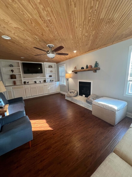 Building Photo - 206 Goldstone Dr