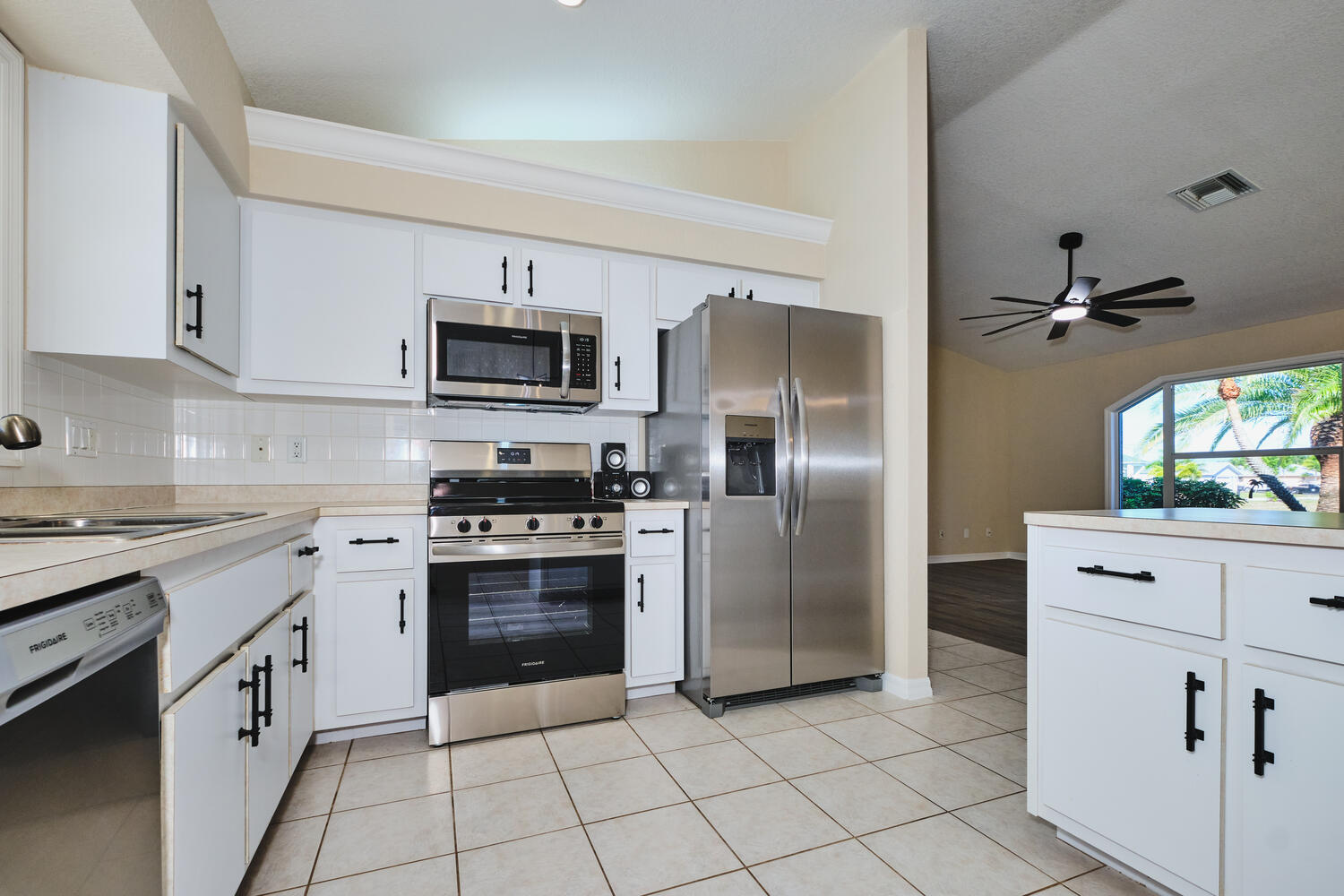 Building Photo - 132 SE 19th Ter