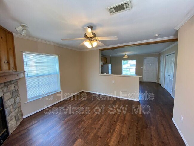 Building Photo - 501 W Warren Ave