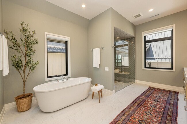 Building Photo - 5589 N Danbury Rd