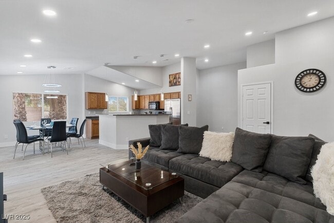 Building Photo - 5339 Estornino Ave